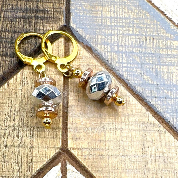 Multi toned gold hematite simple minimalist dangle earrings - Picture 1 of 1